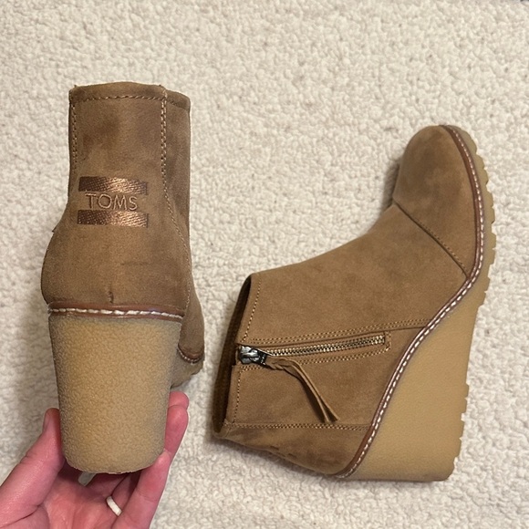 TOMS Women's Brown Wedge Booties - Picture 1 of 4